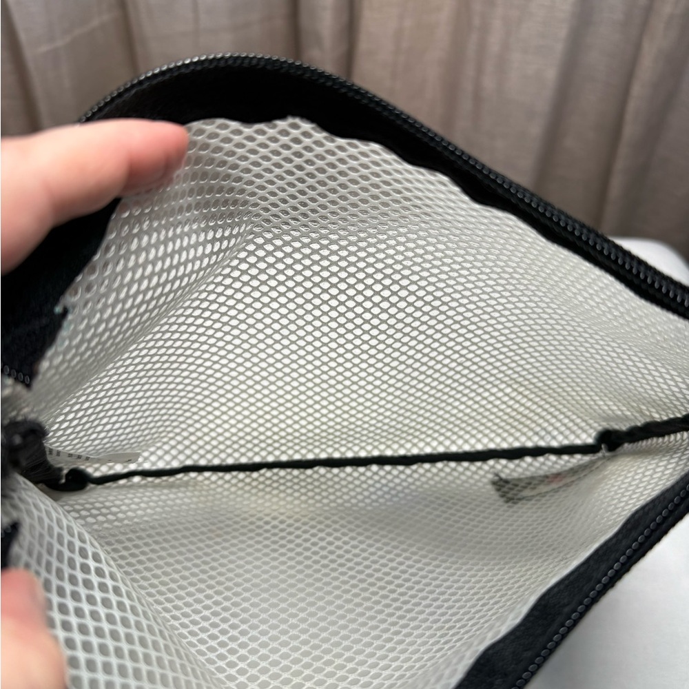 KAVU Zipper Pouch Set - 3 Toiletry Cosmetic Bags - Picture 12 of 13